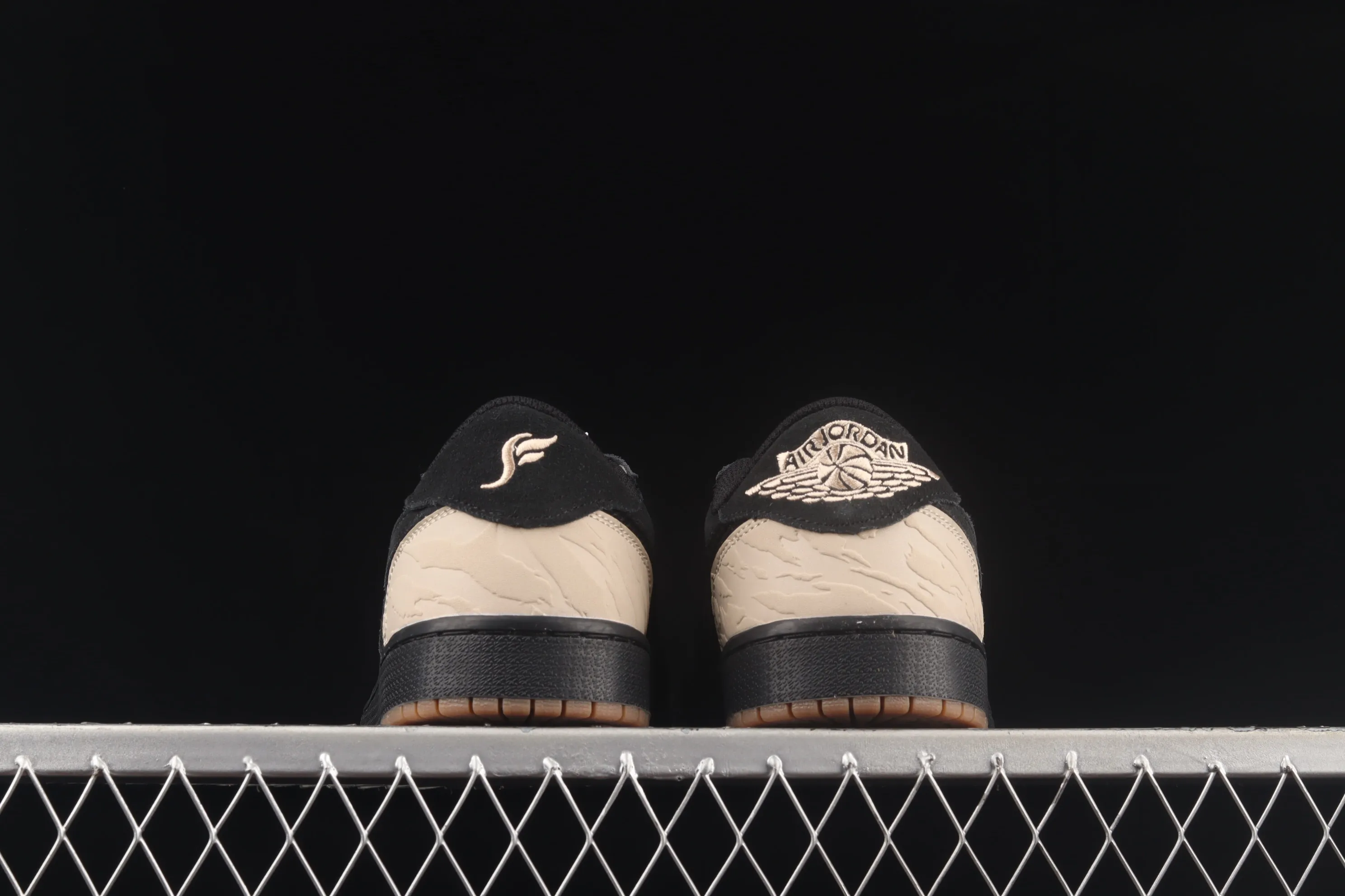 All categories Air Jordan Jordan series basketball shoes Air Jordan 1 Low New version Air Jordan 1 Low "Carnivore" AJ1 Joe 1 carnivore theme black and red low-top cultural sneakers DN3400-001